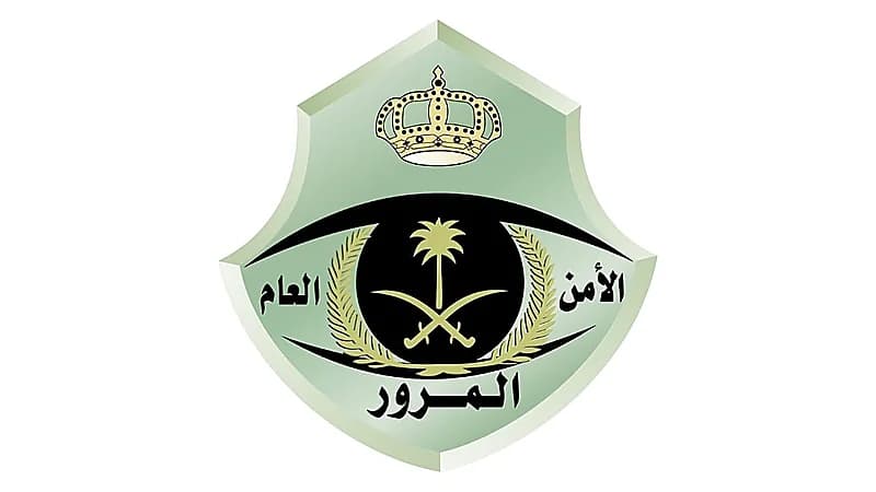 المرور يباشر حادث انقلاب مركبة بمكة بعد انحراف مفاجئ