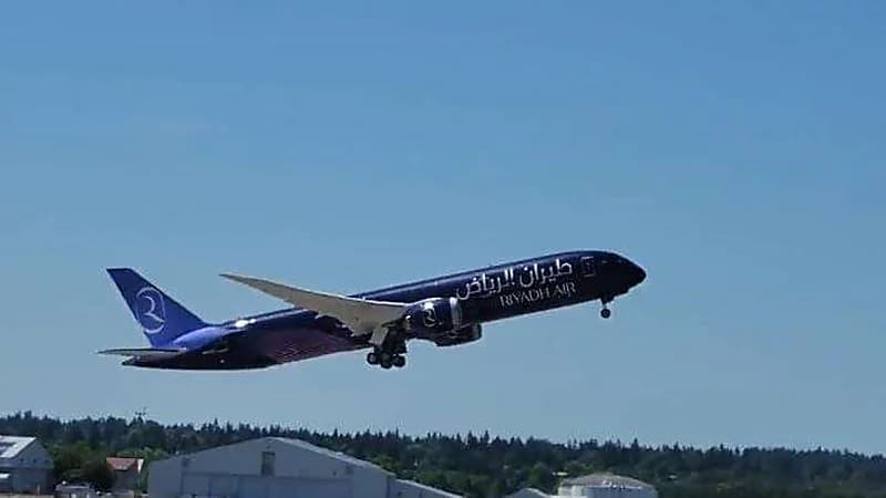 أول إقلاع لطيران الرياض.. فيديو