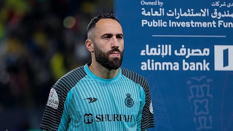 حارس النصر يصاب بكسر في يده