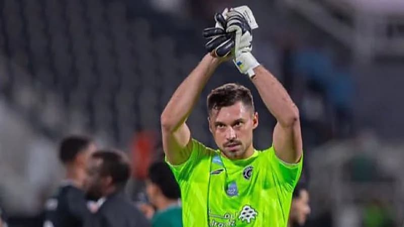 الشباب يربط التعاقد مع حارس أجنبي بمصير بوشان