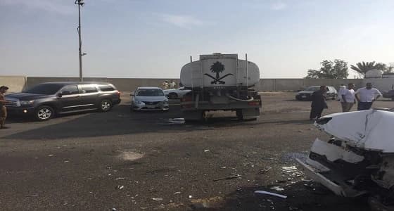 بالصور.. إصابة 10 أشخاص في حادث تصادم بدرة العروس بجدة