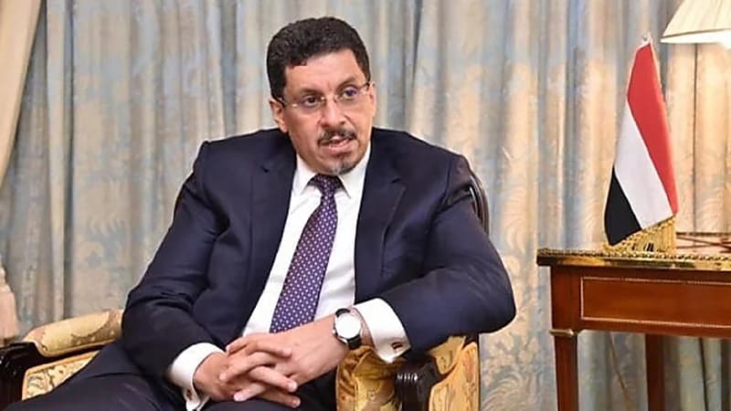وزير الخارجية اليمني يتهم إيران بالتسبب في إطالة الحرب في بلاده بدعمها للمتمردين الحوثيين