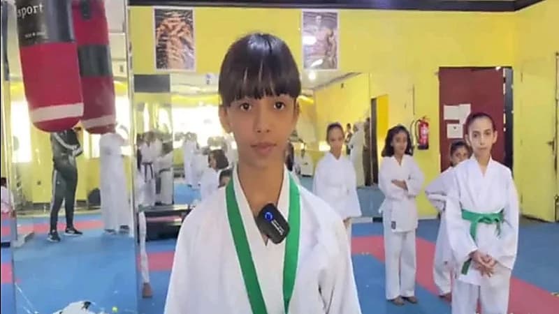 بالفيديو.. أصغر لاعبة في جازان تحصل على الميدالية الذهبية في الكاراتيه