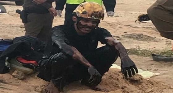 بالصور.. بعد مهمة إنقاذ دامت 5 ساعات..هكذا خرج رجال " مدني دومة الجندل "