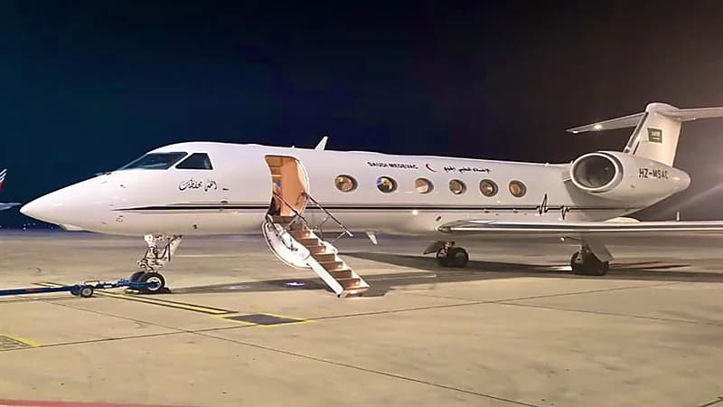 نقل مواطن وطفل بجورجيا عبر طائرة إخلاء طبي لاستكمال علاجهما بالمملكة