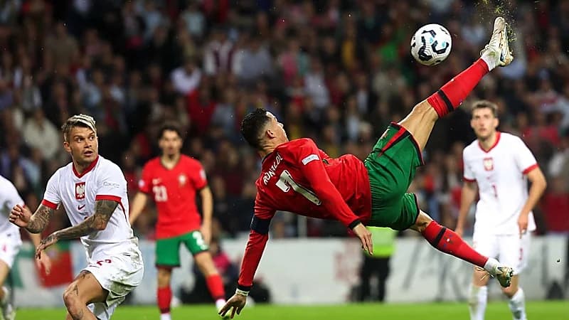 نجوم دوري روشن يلمعون في سماء الكرة العالمية .. رونالدو يتألق بهدف عالمي