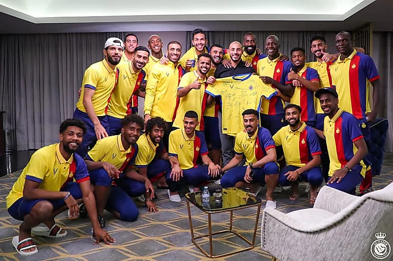 بالصور.. لاعبو النصر يودعون امرابط بحفل خاص