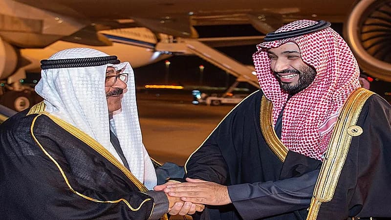 ولي عهد الكويت يشيد بما توصلت إليه القمة الخليجية بالرياض