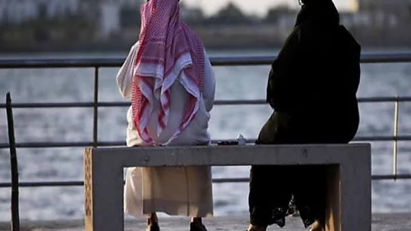 رجل يثير جدلاً واسعًا: طلقت زوجتي تأديبي واتخطبت قبل إنتهاء العدة وجلطتني