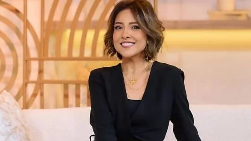 مي كساب تبهر الجمهور بمقطع غنائي عفوي ومؤثر مع ابنتها.. فيديو