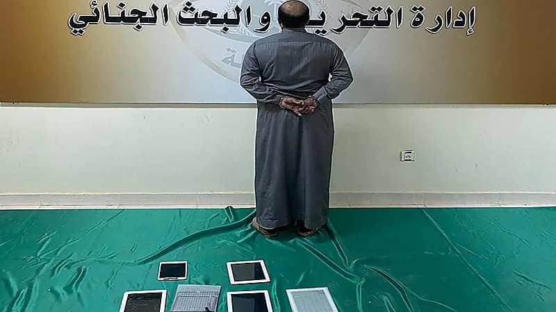 الإطاحة بمواطن سطا على محلين تجاريين بالقصيم