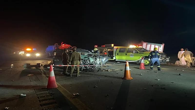 وفاة اثنين وإصابة 3 فتيات إثر اصطدام مركبة بـ"جمل" وشاحنة في بيشة