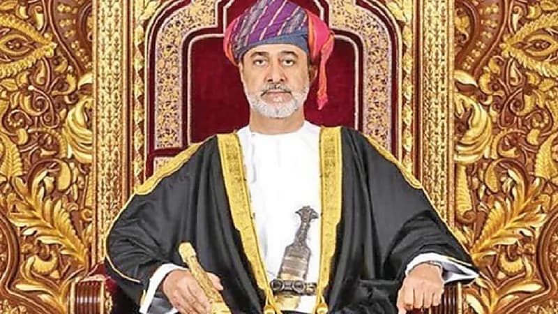 5 طائرات جوية ترافق "سلطان عمان" أثناء دخوله قطر (فيديو)