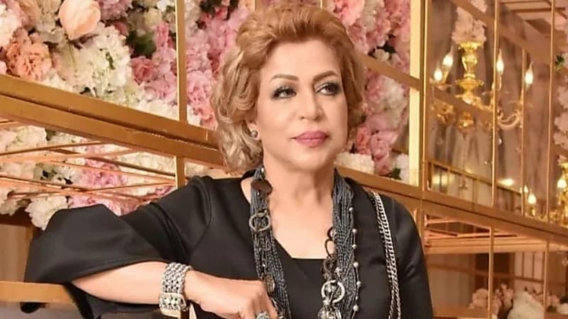 فخرية خميس تظهر بالحجاب بعد تعافيها من السرطان (صورة)