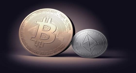 ارتفاع " بتكوين " وتراجع منافستها " إثريوم "