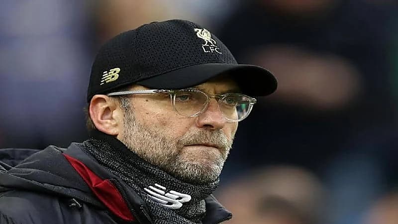 وفاة والدة مدرب ليفربول وكورونا تمنعه من حضور جنازتها