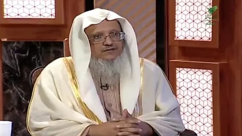 بالفيديو.. حكم الصلاة خلف من يلحن في قراءة القرآن