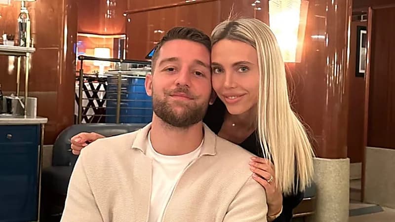 لاعب الهلال سافيتش برفقة أفراد عائلته .. صور