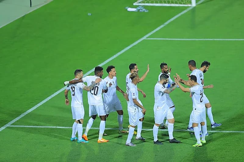 بالفيديو والصور.. الشباب يسحق الجزيرة الإماراتي بثلاثية نظيفة