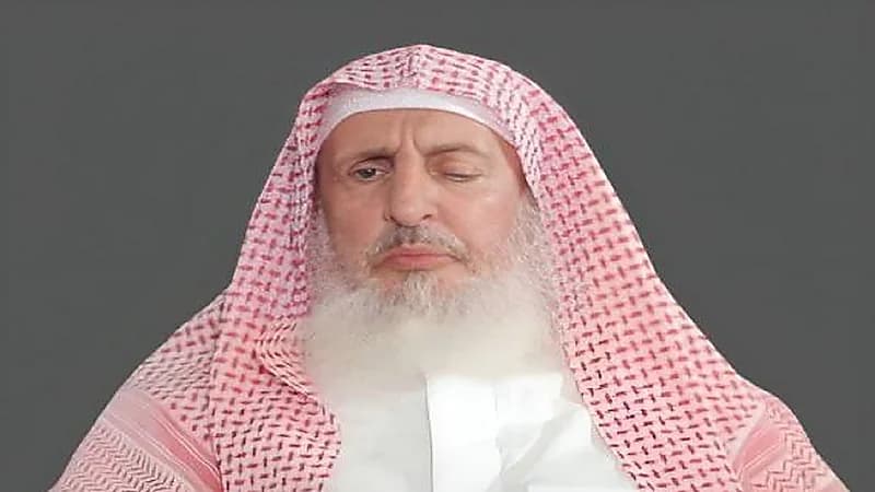 وفاة سماحة ⁧‫مفتي عام المملكة‬⁩ الشيخ عبدالعزيز آل الشيخ.. فيديو
