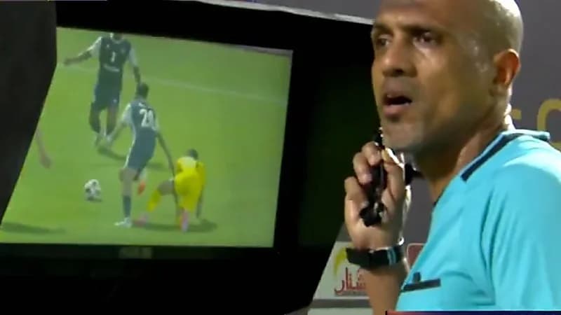 الكاف يشكو من إزعاج مكبرات الصوت في نهائي السوبر العماني .. فيديو