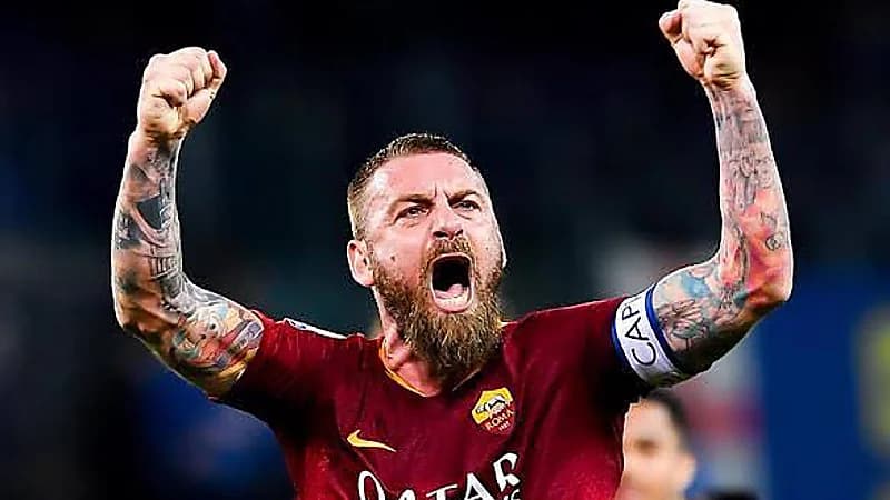 الكشف عن سر مكالمة دي روسي ومدافع الهلال بشأن سعود عبد الحميد .. فيديو