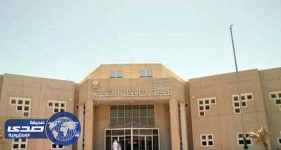 بلدية الخفجي تزيل الأنقاض من الأحياء السكنية والتجارية