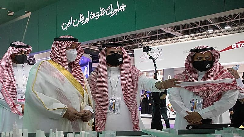 بالصور.. وزارة الداخلية تشارك في أسبوع جيتكس للتقنية 2021 بدبي