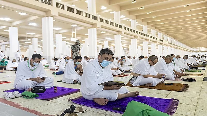 بالفيديو والصور.. ‏جموع الحجاج يتوجهون إلى مسجد نمرة لتأدية صلاتي الظهر والعصر جمعا