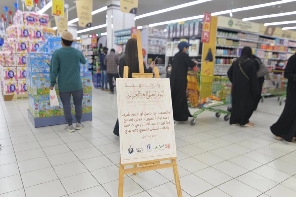 شاهد.. أسراب هائلة من الجراد تهاجم القصيم