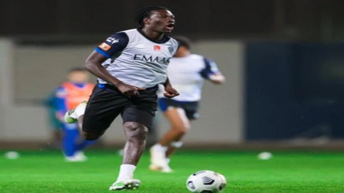 شاهد.. قصة امرأة تسببت بهبوط أول طائرة في محافظة حقل