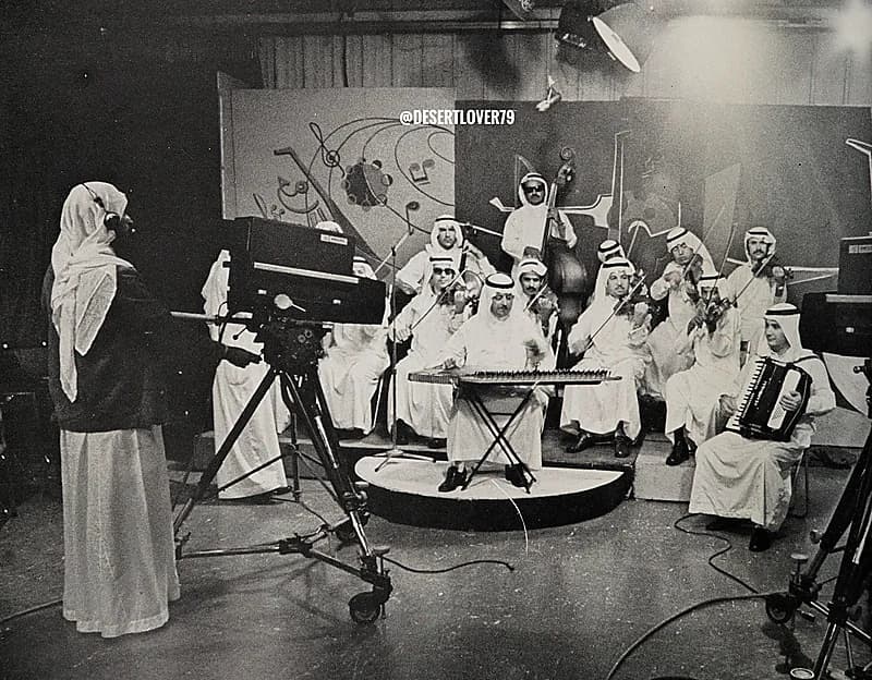 فرقة موسيقية في مبنى التلفزيون بالستينيات الميلادية