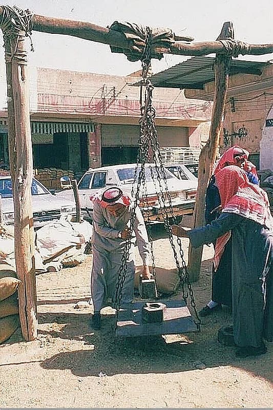 الميزان وسطور من ذكريات أجيال