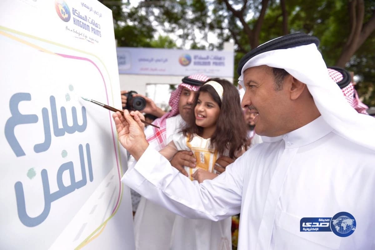 رئيس الهيئة العامة للسياحة زار عدد من المشاريع السياحية وفعالية شارع الفن بمدينة أبها