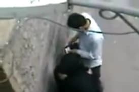 عراقي يساوم محجبة على شرفها بالمال