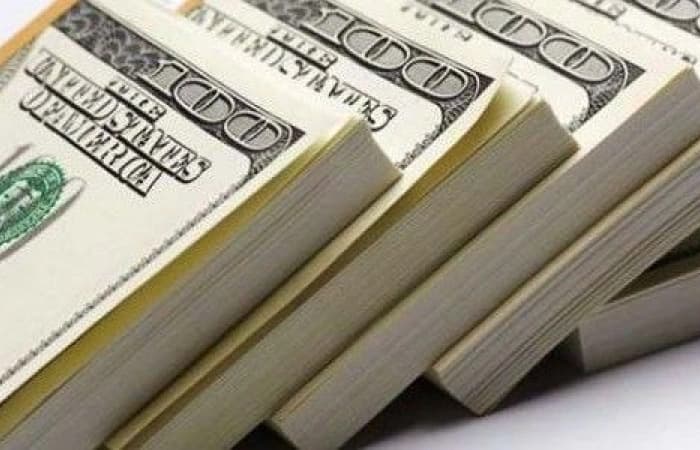 عاطل يكتشف أنه مديون للبنك بـ1.5 مليون دولار