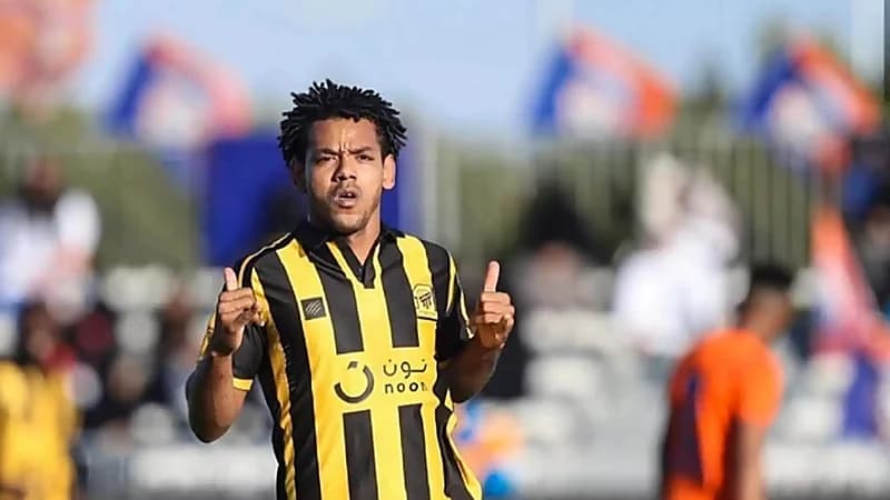 رومارينيو يعلق على رحيل كاريلي برد مثير : هؤلاء الرجال يهرجون