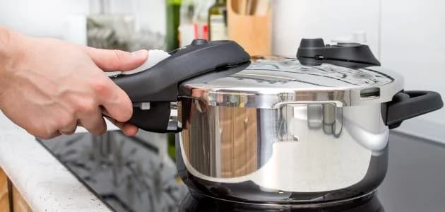 شاب يعلن زواجه من قدر ضغط لسبب غامض