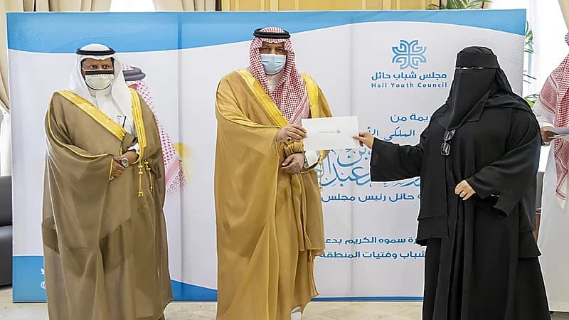 بالفيديو .. أمير حائل يقدم دعمًا ماليًا للمتعثرين في قطاع الكافيهات والمقاهي