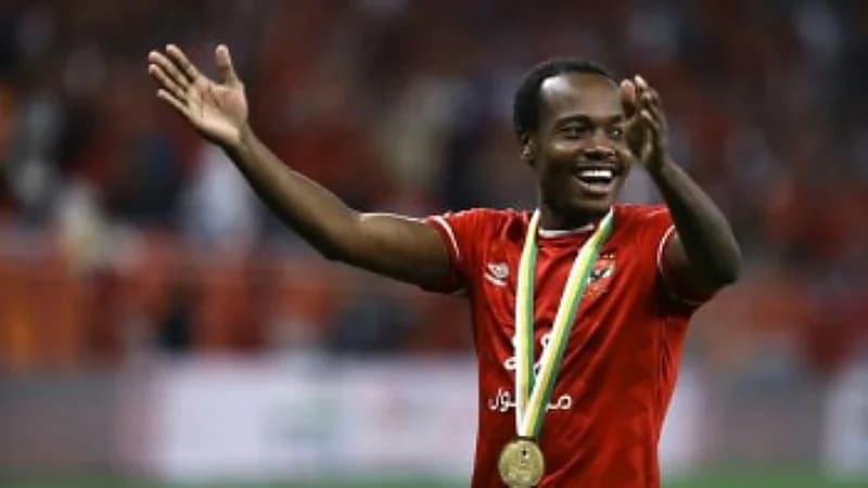 بيرسي تاو يغيب عن صفوف الأهلي المصري قبل كأس العالم للأندية