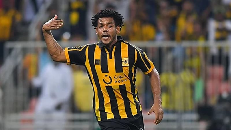 "رومارينهو":  الفارق بدأ يتسع مع المنافسين وعلينا الثقة بأنفسنا