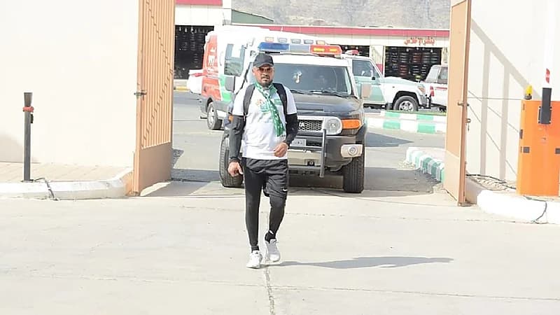 أربعيني ينطلق من جازان لمحايل عسير سيرا على الأقدام احتفالا بيوم التأسيس