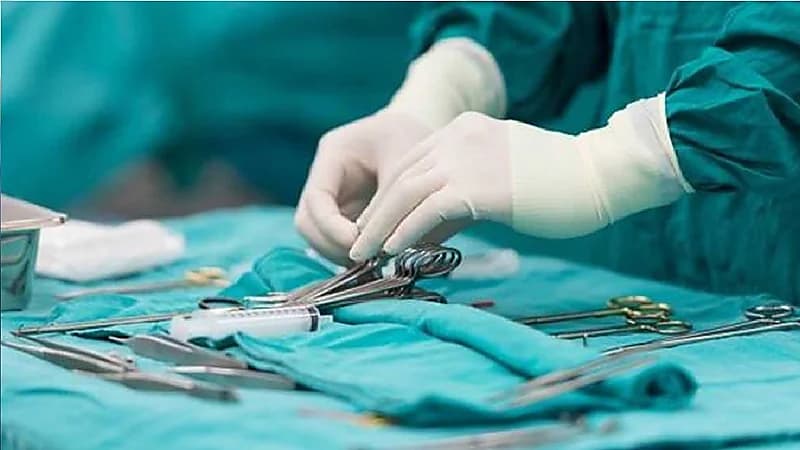 بالفيديو.. إنقاذ شاب إثر حادث مروري في حائل