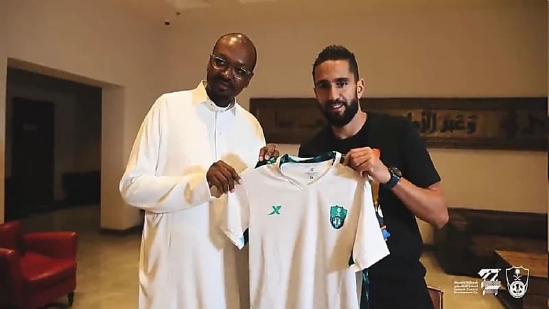 بالفيديو.. الأهلي يعلن ضم رياض بودبوز