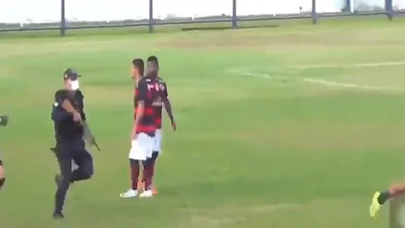 بالفيديو.. لحظة هروب المدافع فيرغولينو خوفاً من السلاح