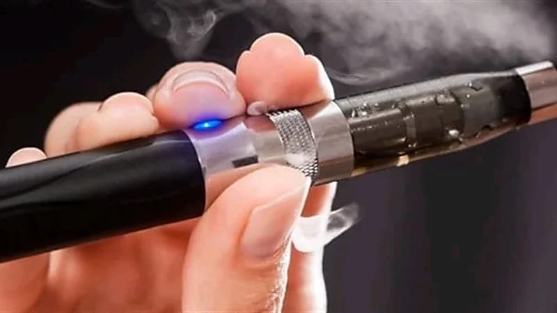 دراسة: مدخني السجائر الإلكترونية أكثر عرضة للإصابة بتسوس الأسنان