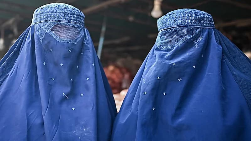 "لم يسافرن مع محرم"..وزير تعليم طالبان يبرّر منع الفتيات من الجامعة