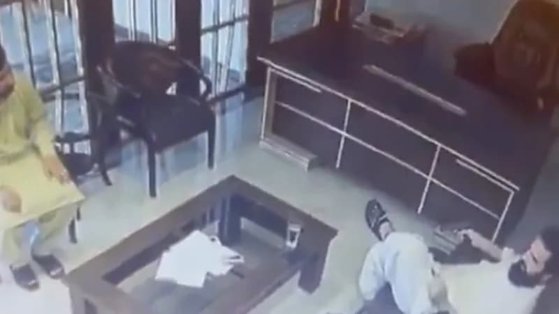 رجل أعمال باكستاني ينتحر بعد خسارته 3.5 مليون دولار  ..  فيديو