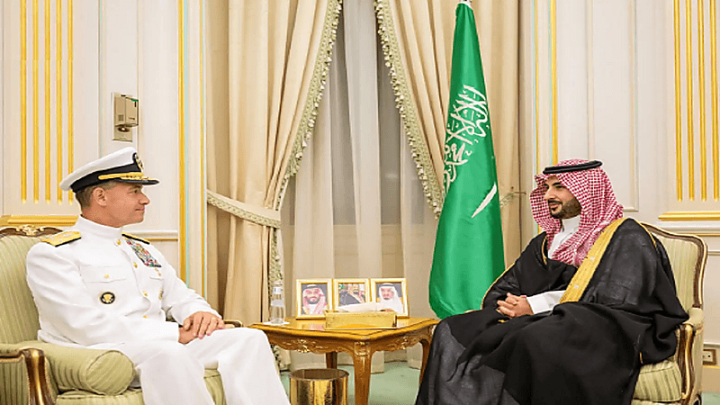 وزير الدفاع يلتقي قائد القيادة المركزية الأمريكية