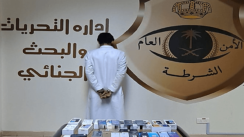 شرطة نجران تقبض على سارق أجهزة هواتف متنقلة من محل تجاري
